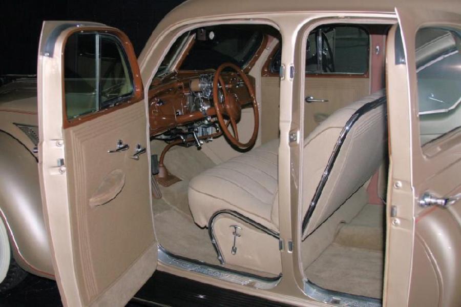  Chrysler Airflow Eight C1 Sedan 1935 года  (фото 5 из 5)